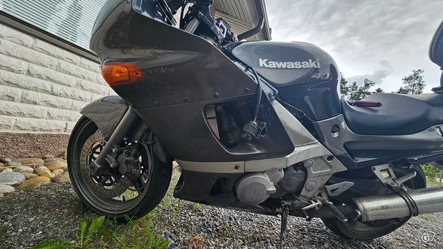 Kawasaki zzr600 -99 5