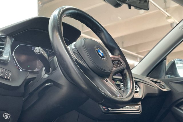 BMW 218 12