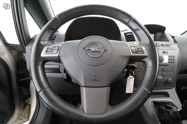 Opel Zafira 8