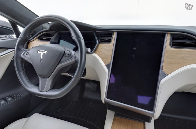 TESLA MODEL S 12