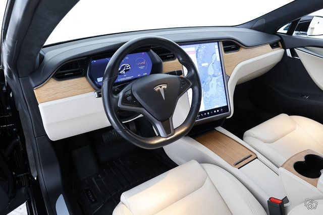 TESLA MODEL S 19