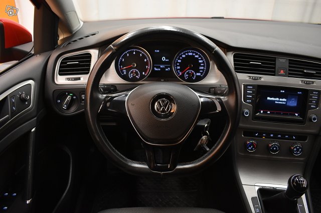 Volkswagen Golf 16