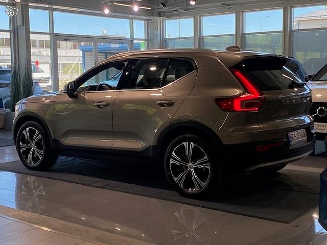 VOLVO XC40 5