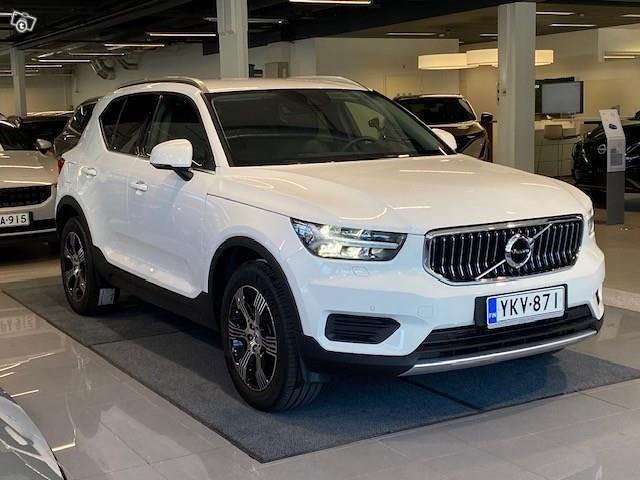 VOLVO XC40 3