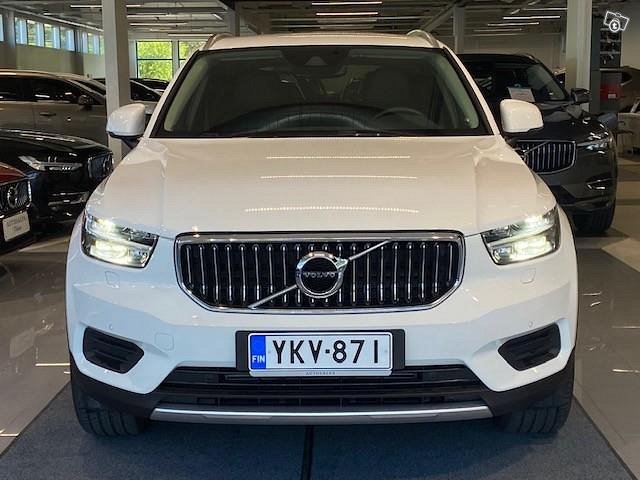 VOLVO XC40 7