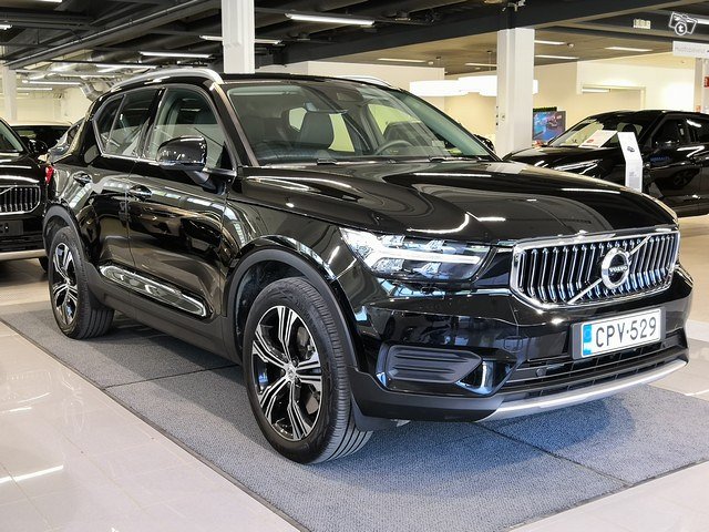 VOLVO XC40 3