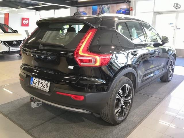 VOLVO XC40 8