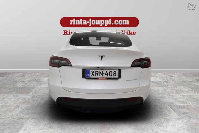 Tesla Model Y 6