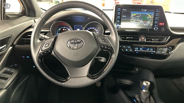 Toyota C-HR 11