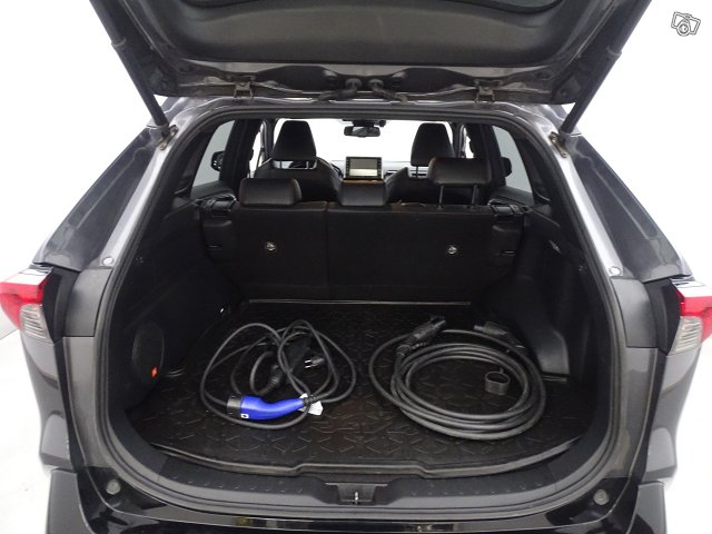 Toyota RAV4 Plug-In 8