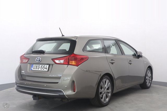 TOYOTA AURIS 5