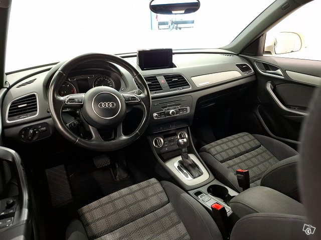 Audi Q3 24