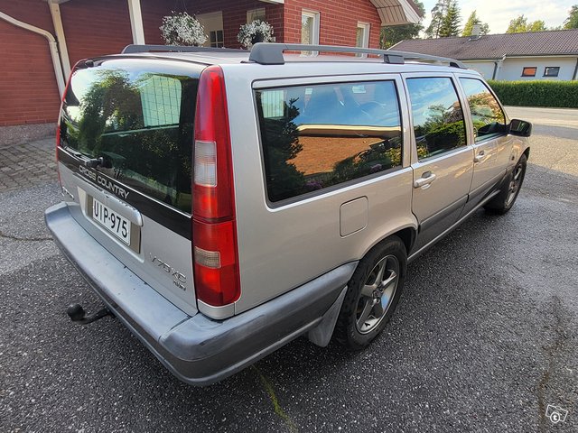 Volvo V70 3