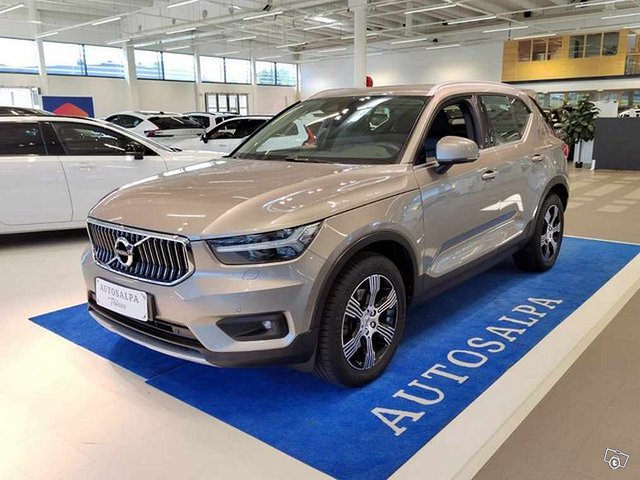 VOLVO XC40