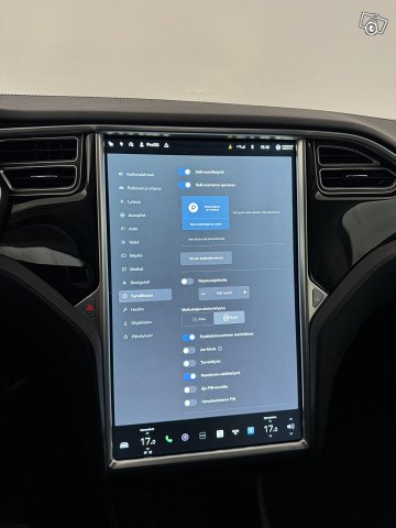 Tesla Model S 11