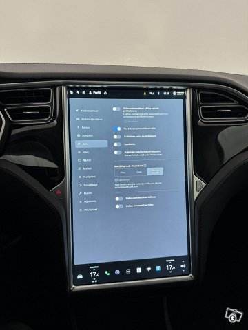 Tesla Model S 16