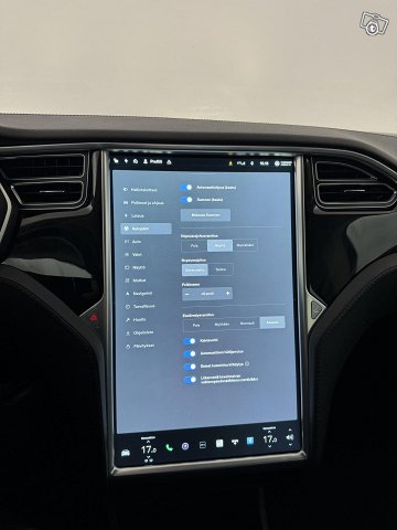 Tesla Model S 17