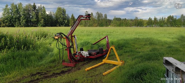 Kääriä ja paalinkantolaite, kuva 1