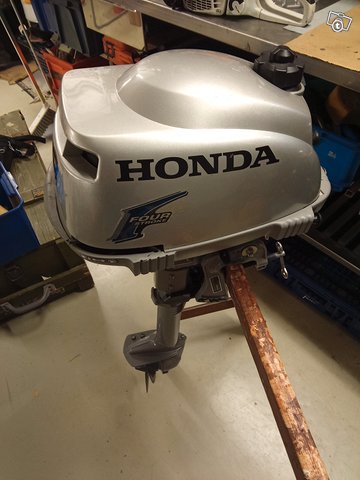 Honda 2.3 perämoottori, kuva 1