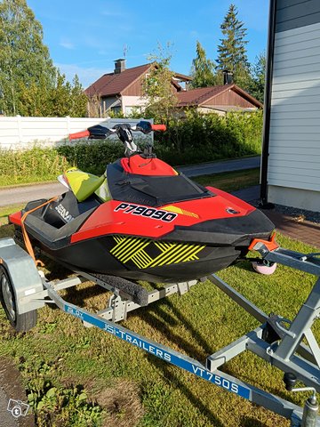 Sea-Doo Spark Trixx 90 2UP & Respo traileri, kuva 1