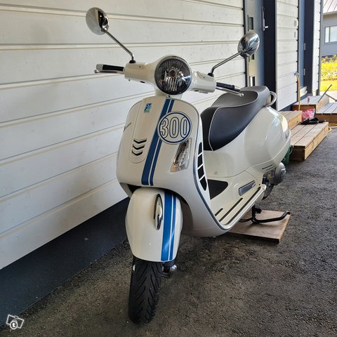 Vespa GTS 300ie Super 1