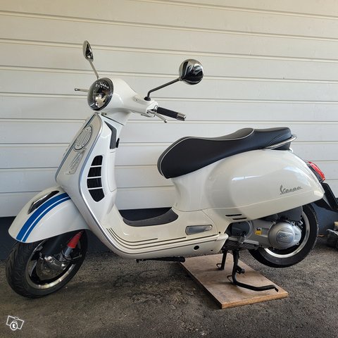 Vespa GTS 300ie Super 3