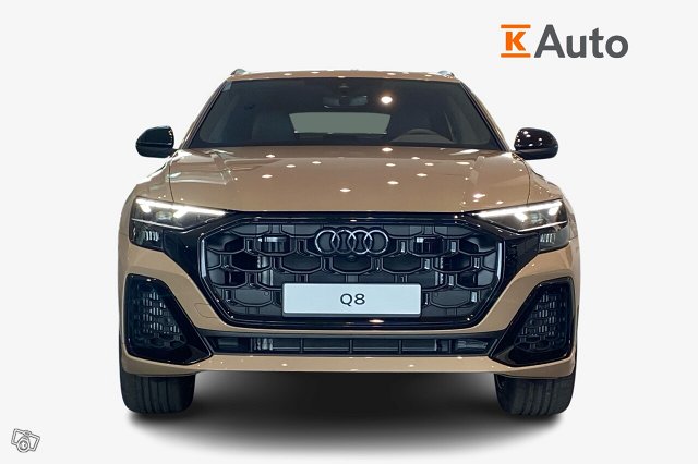 Audi Q8 4