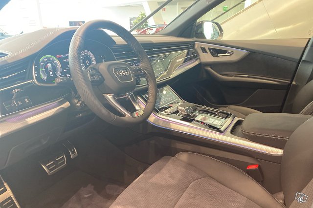 Audi Q8 6