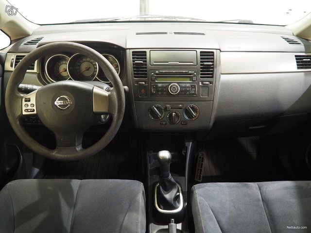 Nissan Tiida 6
