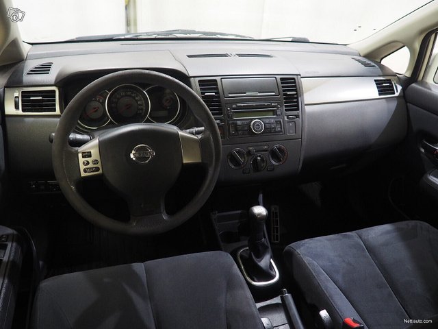 Nissan Tiida 11