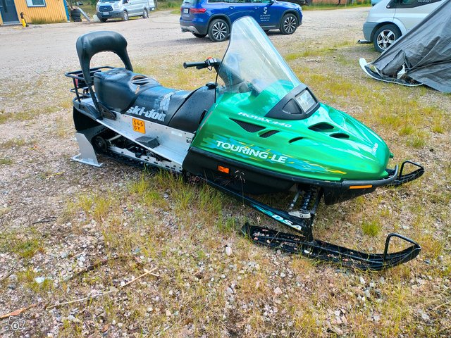 Skidoo Touring 440 2