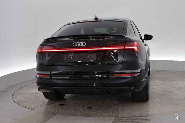 Audi E-tron 10