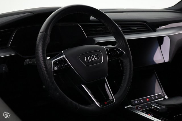 Audi E-tron 12