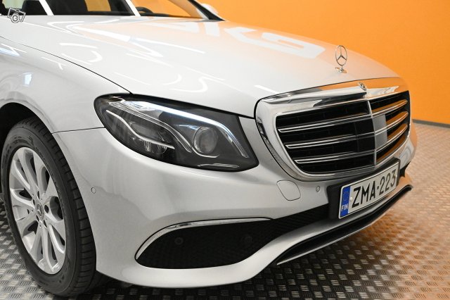 Mercedes-Benz E 8