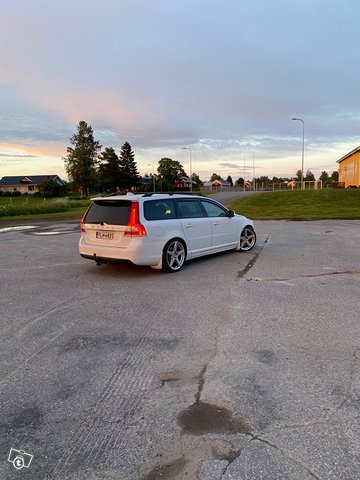 Volvo V70 3