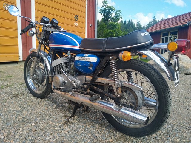 Suzuki T250, kuva 1