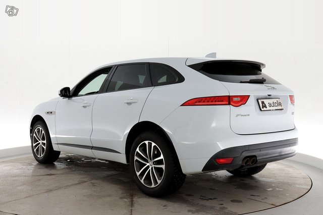 Jaguar F-Pace 19