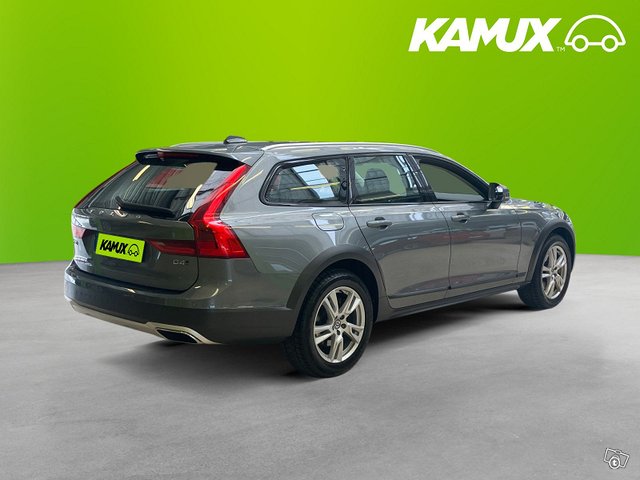 Volvo V90 Cross Country 4