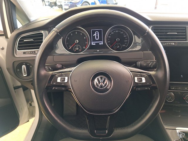 Volkswagen Golf 20