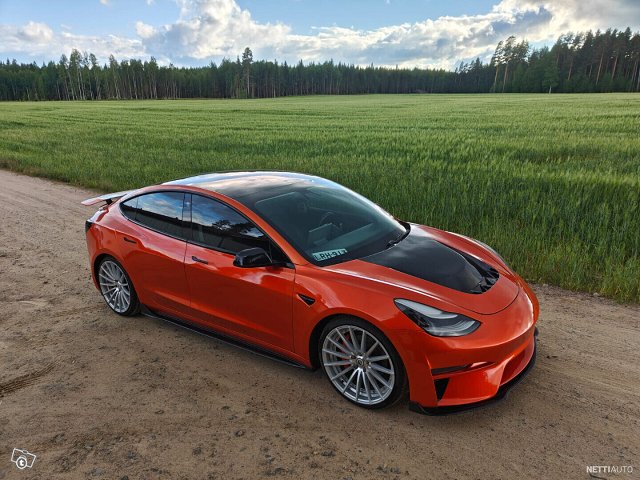 Tesla Model 3 7