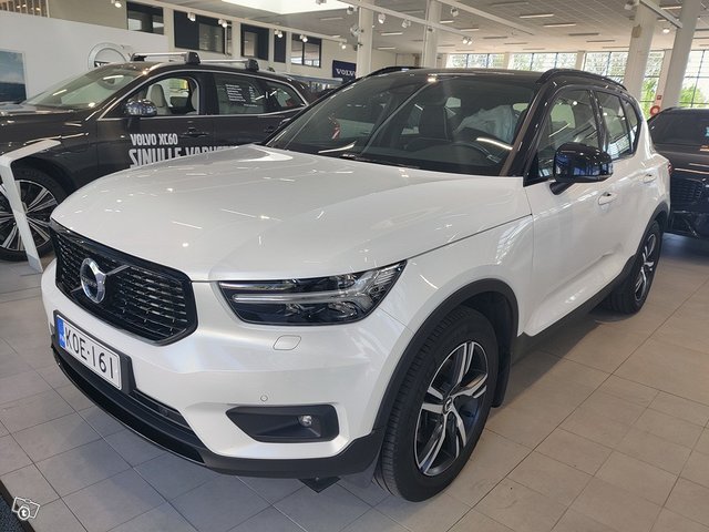 VOLVO XC40