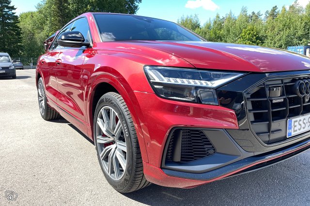 AUDI Q8 10