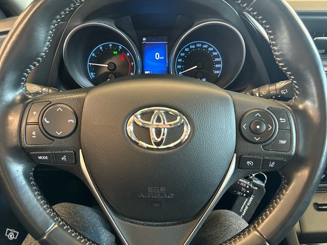 Toyota Auris 9