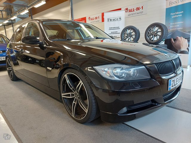 BMW 320i, kuva 1