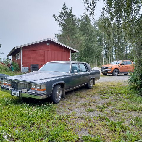 Cadillac Brougham