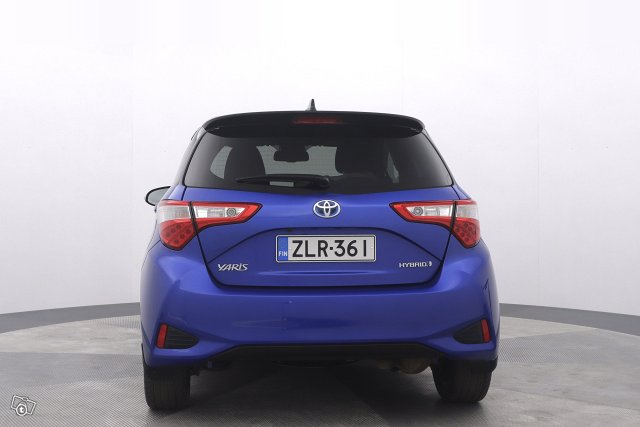 TOYOTA YARIS 4