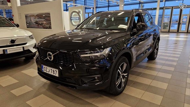 VOLVO XC40 1