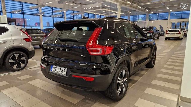 VOLVO XC40 2