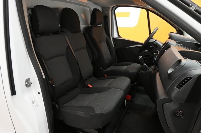 Renault Trafic 11