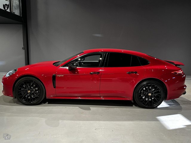 Porsche Panamera 18